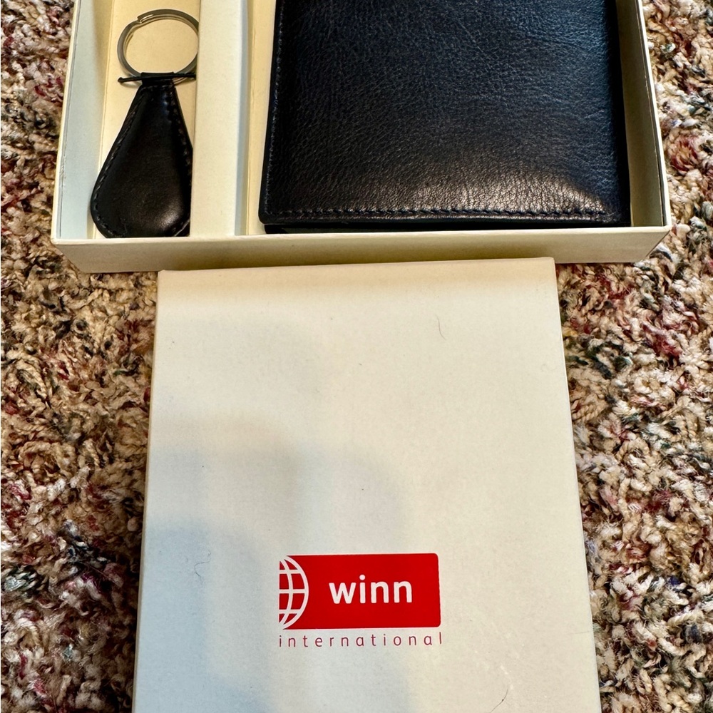 2 Piece Men’s set Leather Key chain and Wallet NEW